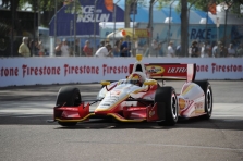 <span style="background:#3f3f3f; color:white; padding: 0 2px">IndyCar</span> Po ilgos pertraukos - H. Castroneveso triumfas