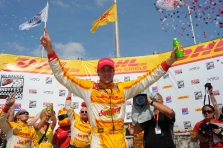 <span style="background:#3f3f3f; color:white; padding: 0 2px">IndyCar</span> Milvokyje - R. Hunterio-Reay‘aus triumfas
