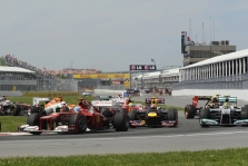 F-1 komandos išsaugojo taisyklių kontrolę