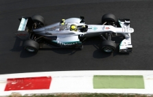 „AMuS“: „Mercedes“ bolidas įveikė avarijų bandymus