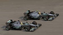 „Red Bull“ siūlė „Mercedes“ ekipai skirti piniginę baudą?