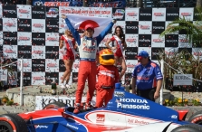 <span style="background:#3f3f3f; color:white; padding: 0 2px">IndyCar</span> Long Byče – pirmoji T. Sato pergalė