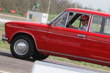 J. Buttonas Vengrijoje išbandė „Lada“ automobilį