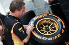 „Lotus“ nepatenkinta „Pirelli“ sprendimu keisti padangų konstrukciją