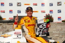 <span style="background:#3f3f3f; color:white; padding: 0 2px">IndyCar</span> Milvokyje - antroji R. Hunterio-Reay‘aus pergalė