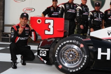 <span style="background:#3f3f3f; color:white; padding: 0 2px">IndyCar</span> Kvalifikacinėse lenktynėse - H. Castroneveso triumfas