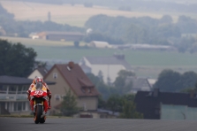 <span style="background:#d5002c; color:white; padding: 0 2px">MotoGP</span> M. Marquezo triumfas kvalifikacijoje, kurioje dėl traumų nepasirodė D. Pedrosa ir J. Lorenzo