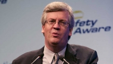 D. Wardas kaltiną FIA prezidentą nesąžiningu elgesiu