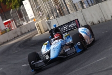 <span style="background:#3f3f3f; color:white; padding: 0 2px">IndyCar</span> Chaotiškose lenktynėse - S. Pagenaud triumfas
