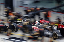 2014 m. F-1 – 2 privalomi sustojimai boksuose?
