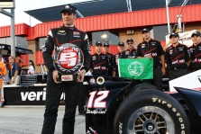 <span style="background:#3f3f3f; color:white; padding: 0 2px">IndyCar</span> Paskutinė „pole“ sezone atiteko W. Poweriui