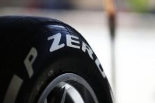 „Pirelli“ neatmeta galimybės į F-1 sugrąžinti plačias padangas