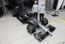 „McLaren“ pilotus rinksis žvelgdama į ilgalaikę ateitį