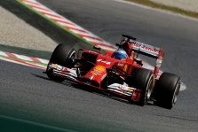  F. Alonso: „Mercedes“ lenktyniauja kitoje kategorijoje  