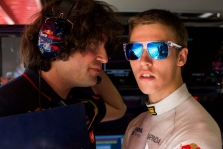 D. Kvyatas naudos šeštą variklį