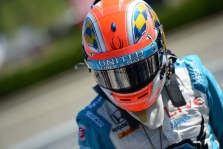 <span style="background:#3f3f3f; color:white; padding: 0 2px">IndyCar</span> Po smūgio į galvą J. Hinchcliffe‘as atsidūrė ligoninėje