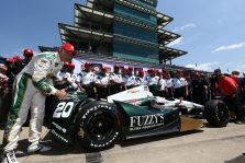<span style="background:#3f3f3f; color:white; padding: 0 2px">IndyCar</span> Indianapolyje „pole“ poziciją iškovojo E. Carpenteris