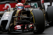 „Lotus“ pereis prie „Mercedes“ variklių
