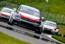WTCC. Austrijoje nugalėjo Y. Mulleris ir J. M. Lopezas