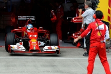 B. Ecclestone‘as: didžiosios komandos turėtų naudoti po 3 bolidus