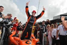 <span style="background:#3f3f3f; color:white; padding: 0 2px">IndyCar</span> Hiustone vykusiose lenktynėse - S. Pagenaud pergalė