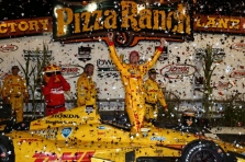 <span style="background:#3f3f3f; color:white; padding: 0 2px">IndyCar</span> Ajovoje pergalę iškovojo R. Hunteris-Reay’us
