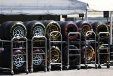 P. Hembery: „Pirelli“ dalyvaus 2017 m. padangų tiekimo konkurse