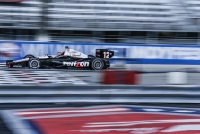 <span style="background:#3f3f3f; color:white; padding: 0 2px">IndyCar</span> Milvokyje „pole“ iškovojo W. Poweris