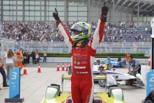 <span style="background:#009696; color:white; padding: 0 2px">FE</span> Pirmose „Formulės-E“ lenktynėse triumfavo L. di Grassi