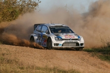 <span style="background:#000000; color:white; padding: 0 2px">WRC</span> Ispanijoje vykstančiame ralyje pirmauja S. Ogier