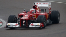 S. Vettelis išbandė „Ferrari“ bolidą