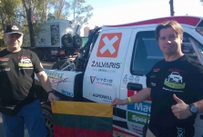 Ant Dakaro garbės pakylos – su lietuviška trispalve (video)