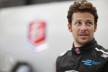 M. Andretti žvalgosi į „Haas“ komandos pusę