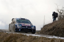 <span style="background:#000000; color:white; padding: 0 2px">WRC</span> Monte Karlo ralyje toliau pirmauja S. Ogier