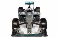 „Mercedes“ oficialiai pristatė W06 bolidą