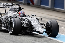 „Red Bull“ iki antradienio versis be priekinio sparno
