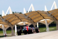 „Red Bull“ grįžo prie bandymuose naudotų variklio nustatymų