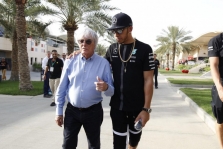 B. Ecclestone‘as: F-1 būtų naudingiau, jei čempionu taptų L. Hamiltonas