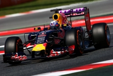D. Ricciardo: nusileidžiame varžovams visose srityse