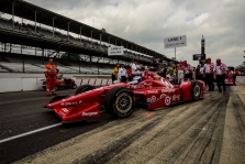 <span style="background:#3f3f3f; color:white; padding: 0 2px">IndyCar</span> „Indy 500“ kvalifikacijoje greičiausias S. Dixonas
