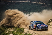 <span style="background:#000000; color:white; padding: 0 2px">WRC</span> J.-M. Latvala toliau pirmauja Portugalijoje, S. Ogier vejasi lyderį