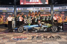 <span style="background:#3f3f3f; color:white; padding: 0 2px">IndyCar</span> Teksase - lengva S. Dixono pergalė
