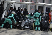 FIA įspės komandas dėl apgaulingų sustojimų