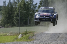 <span style="background:#000000; color:white; padding: 0 2px">WRC</span> S. Ogier sėkmingai pradėjo Vokietijos ralį