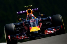 „Red Bull“ nusiteikusi būti nubausta už variklių keitimus