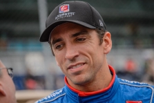<span style="background:#3f3f3f; color:white; padding: 0 2px">IndyCar</span> Galvos traumą patyręs J. Wilsonas - komoje, sportininko būklė kritinė