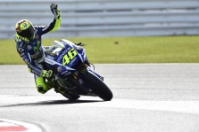 <span style="background:#d5002c; color:white; padding: 0 2px">MotoGP</span> Silverstoune - V. Rossi triumfas