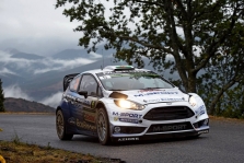 <span style="background:#000000; color:white; padding: 0 2px">WRC</span> Korsikos ralyje pirmauja E. Evansas