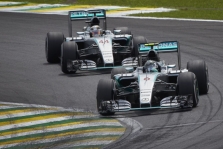 „Mercedes“ neketina leisti pilotams priiminėti taktinių sprendimų