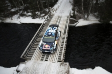 <span style="background:#000000; color:white; padding: 0 2px">WRC</span> S. Ogier sėkmingai pirmauja Švedijos ralyje
